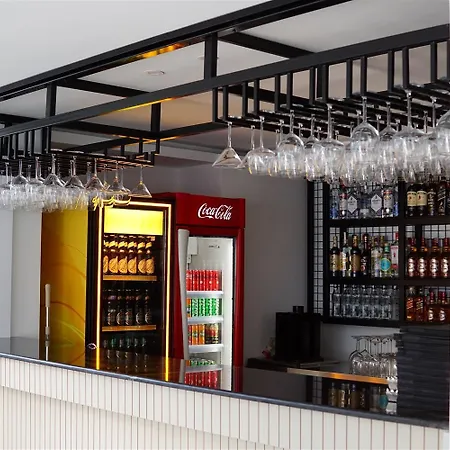 Felizya Nocleg ze śniadaniem 4*